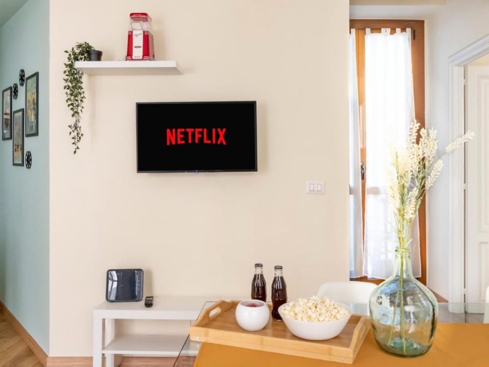 TV and multimedia, Dining area