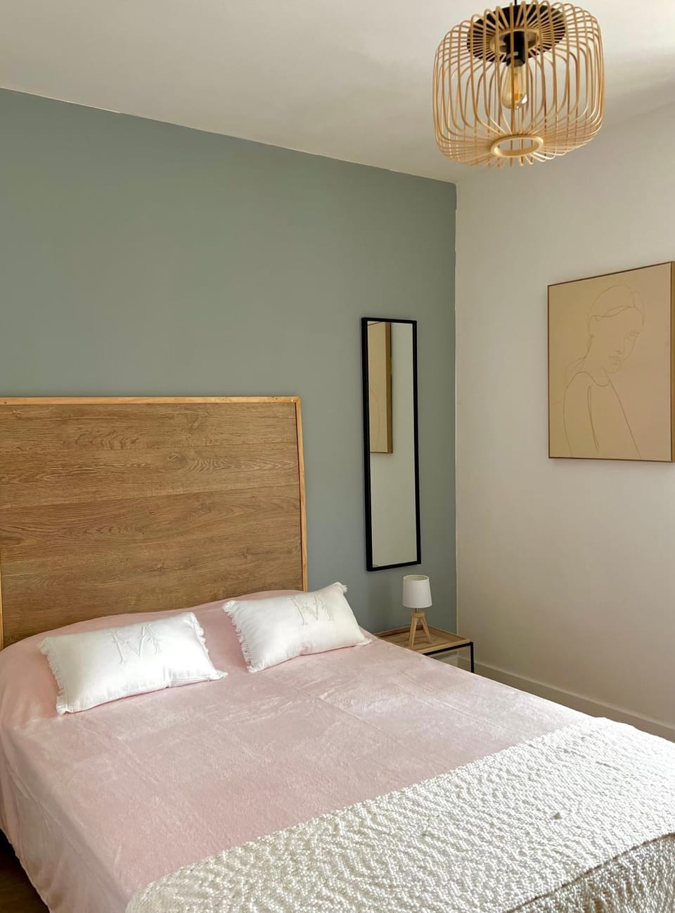 Bed, Photo of the whole room, Bedroom