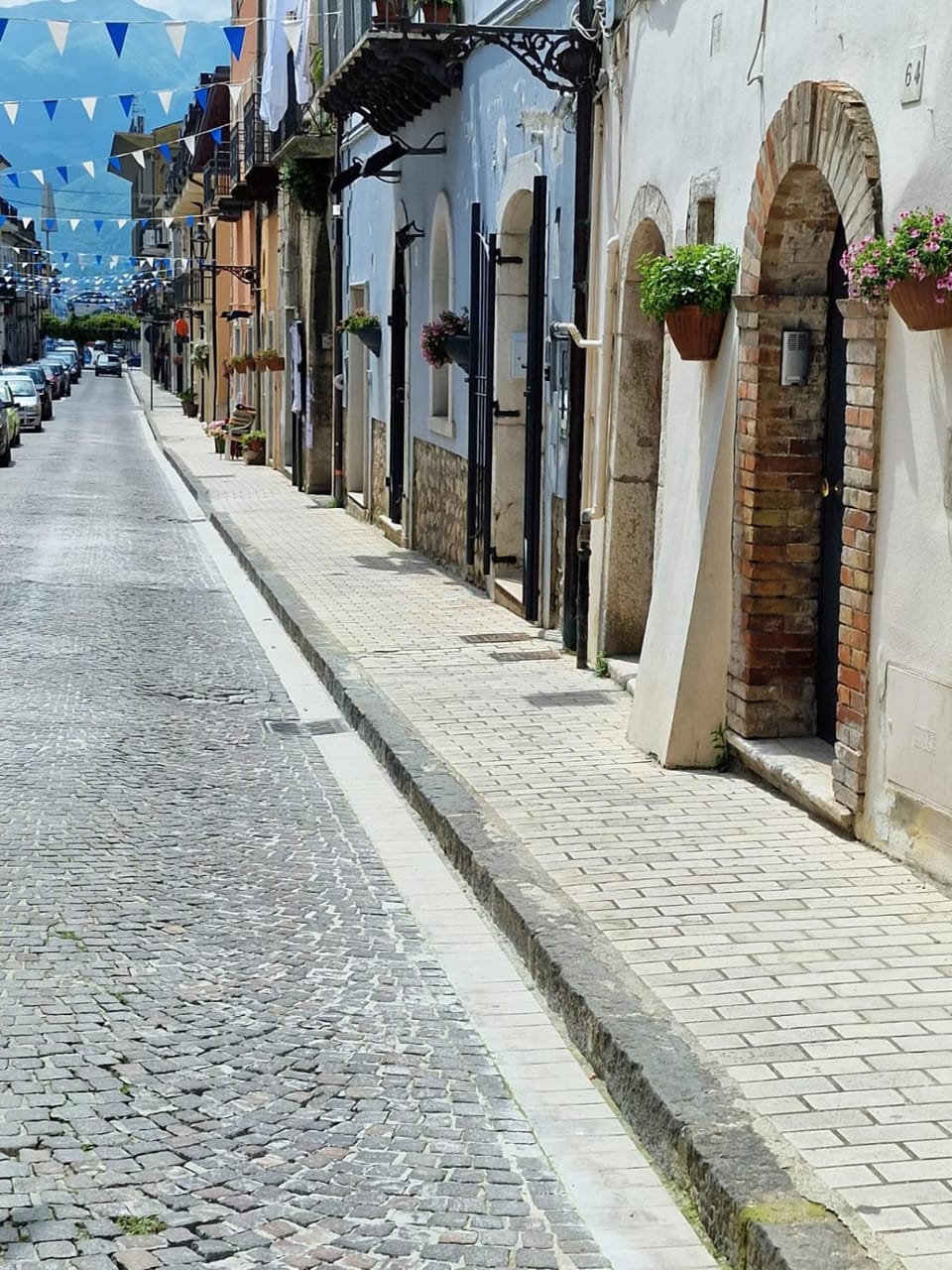Neighbourhood, Quiet street view