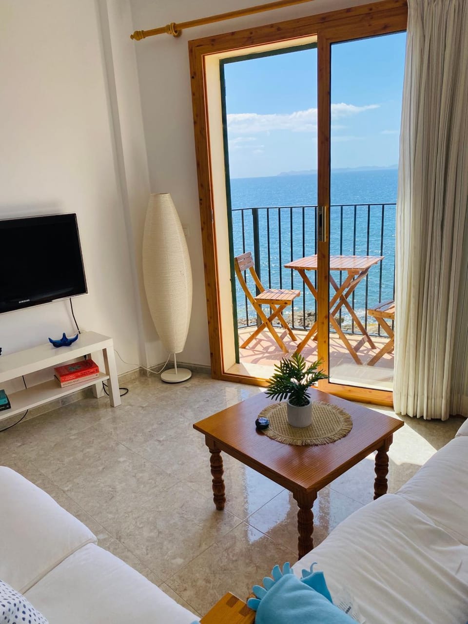 Communal lounge/ TV room, Balcony/Terrace, Sea view
