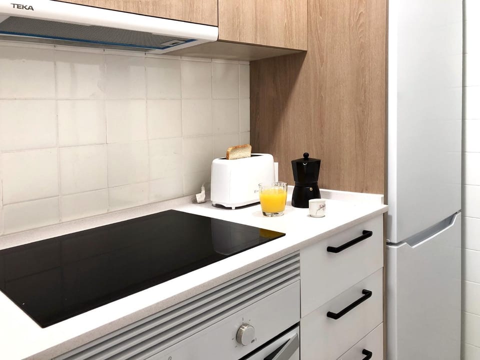 Coffee/tea facilities, Kitchen or kitchenette, Kitchen or kitchenette, stove