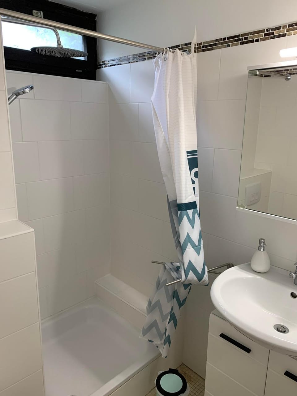 Shower, Bathroom, towels