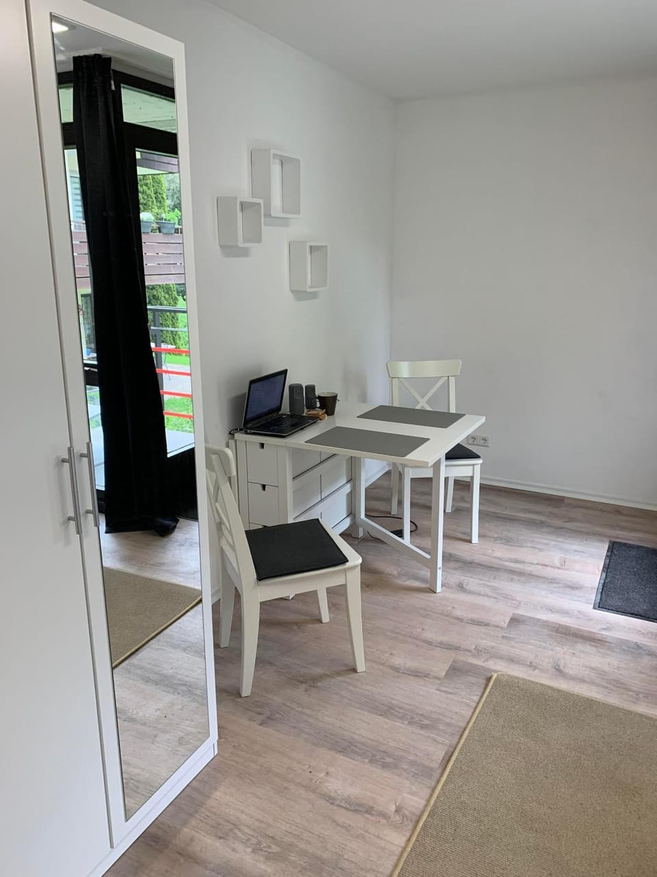 Living room, Seating area, Dining area, hair dresser