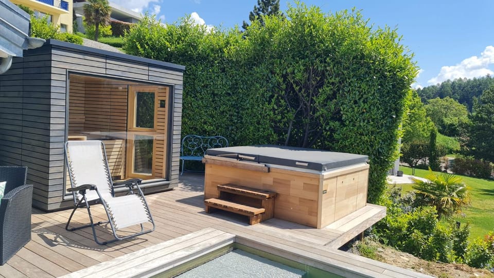 Garden, Spa and wellness centre/facilities, Garden view, sunbed