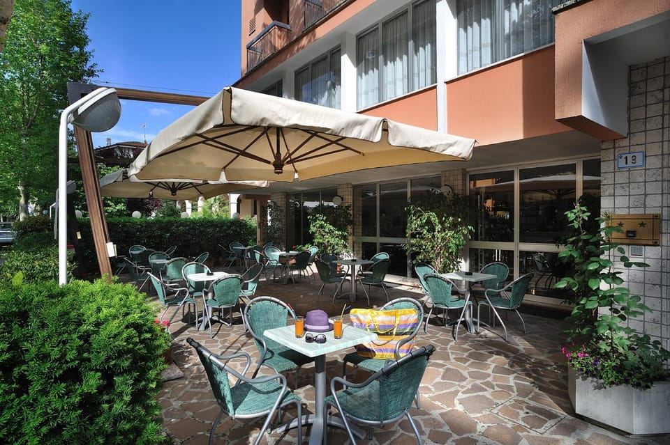Patio, Day, Non alcoholic drinks