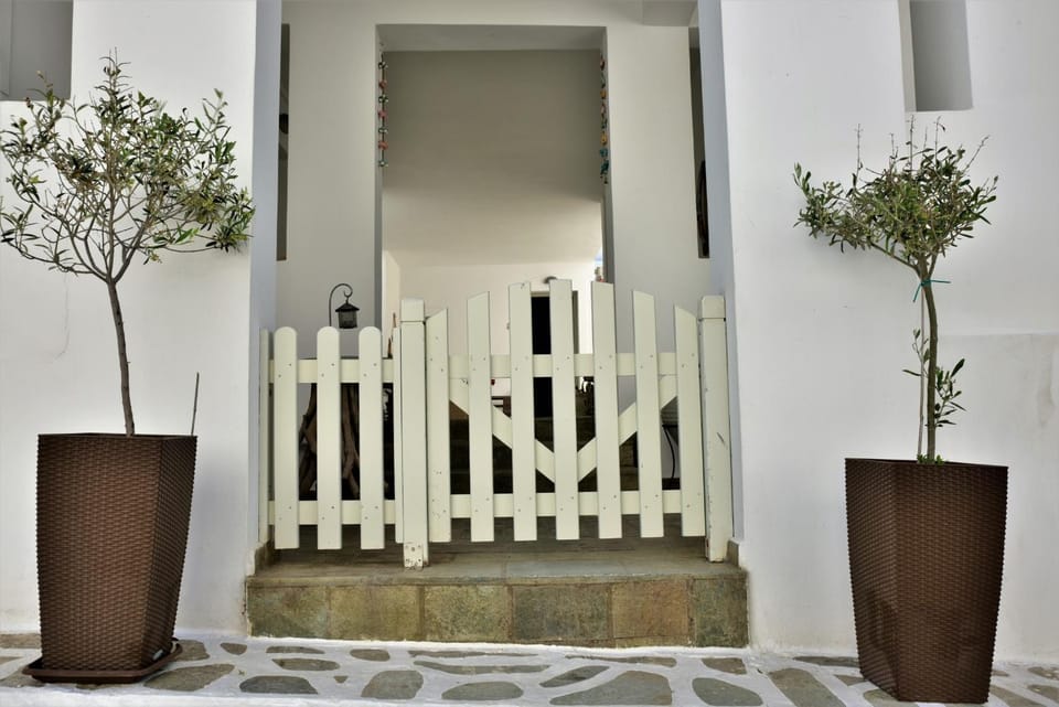 Facade/entrance, Balcony/Terrace