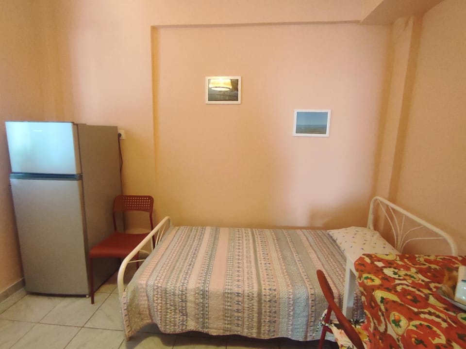 Bed, Photo of the whole room, kitchen