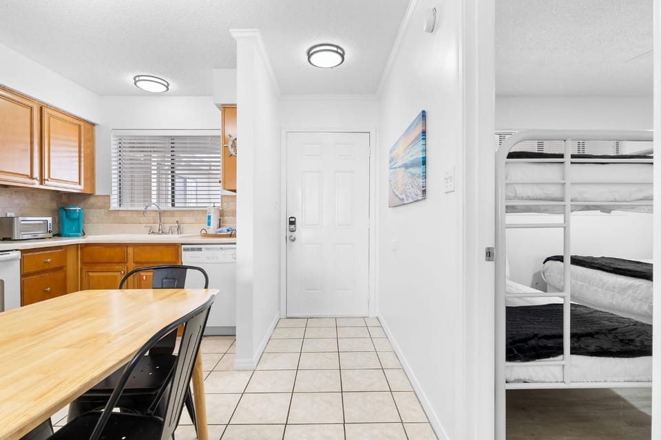Las Palmas 221 by Vacation Homes Collection Apartment in West Beach