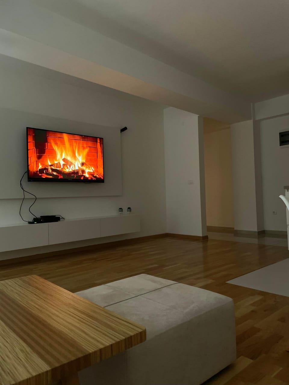 TV and multimedia, Photo of the whole room