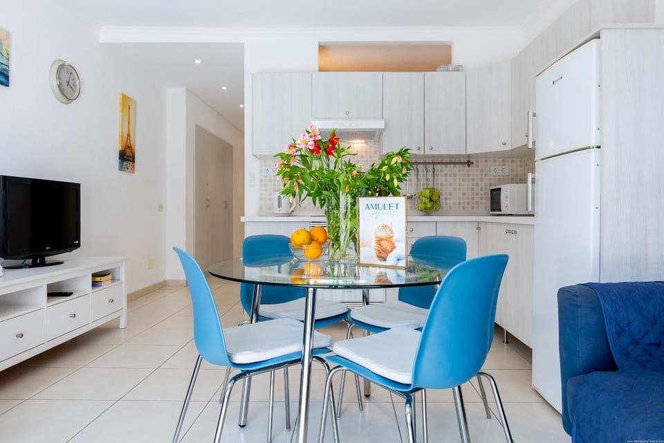 TV and multimedia, Living room, Seating area, Dining area, minibar