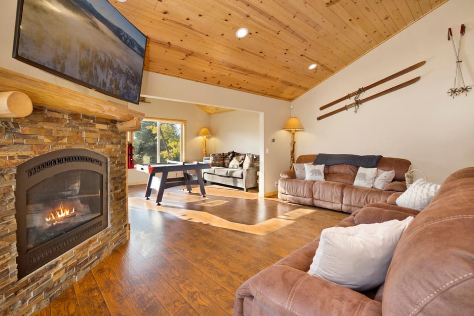 Silver Tip Chalet by Big Bear Vacations Game Tables Ultra Central Cozy Chalet Chalet in Big Bear