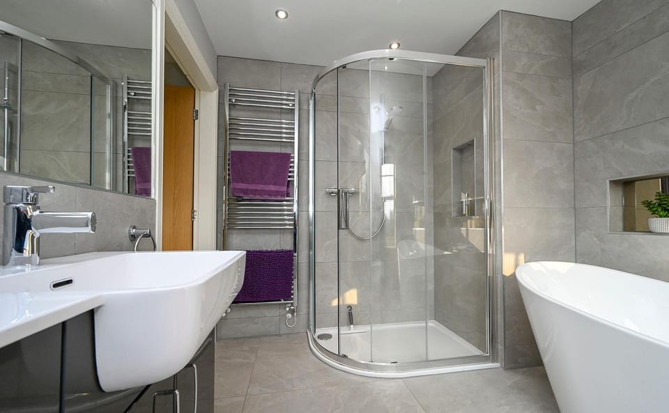 Shower, Toilet, Bathroom, Bath, towels