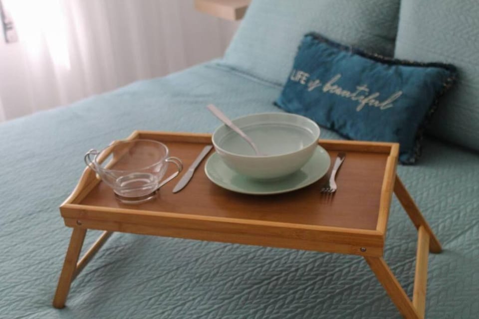 Bedroom, Breakfast