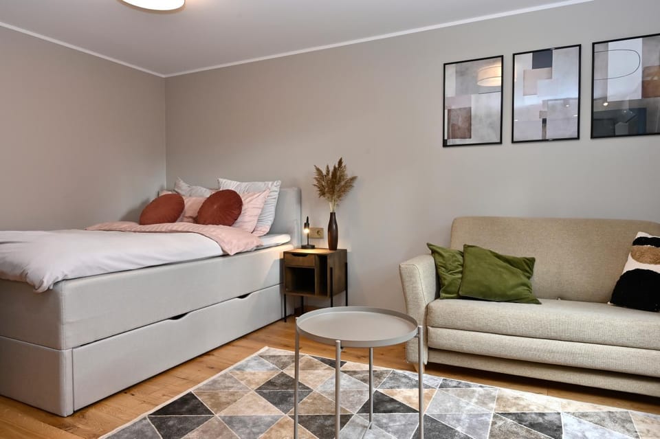 Bed, Seating area