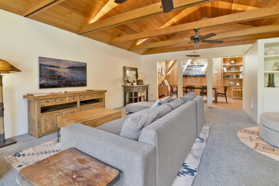 Bow Canyon Chalet by Big Bear Vacations Hot Tub Ultra Modern Resort Chalet Mins To Lifts Chalet in Big Bear