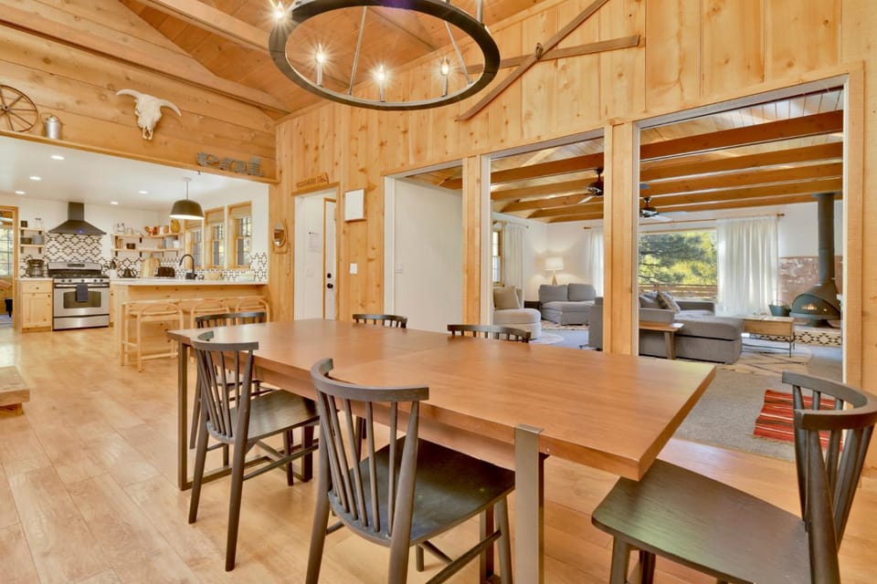 Bow Canyon Chalet by Big Bear Vacations Hot Tub Ultra Modern Resort Chalet Mins To Lifts Chalet in Big Bear