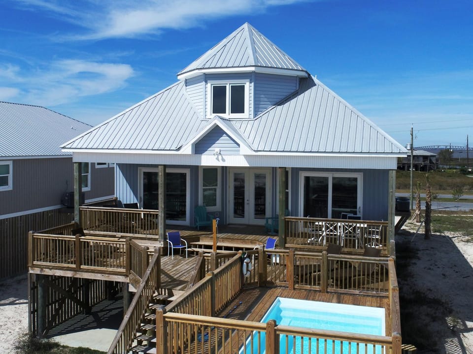 Balcony/Terrace, Seating area, Pool view, Sea view