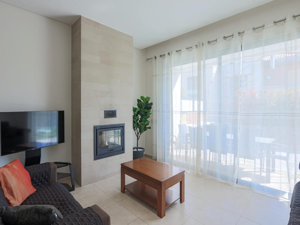 TV and multimedia, Living room, Seating area, Evening entertainment