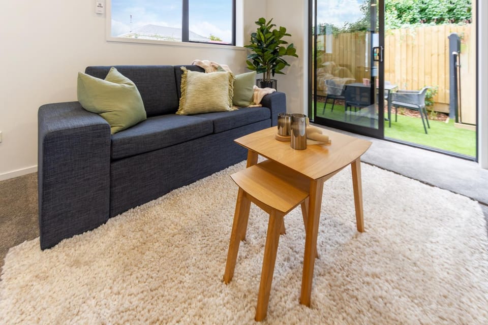 Garden, Living room, Decorative detail, Seating area, Garden view