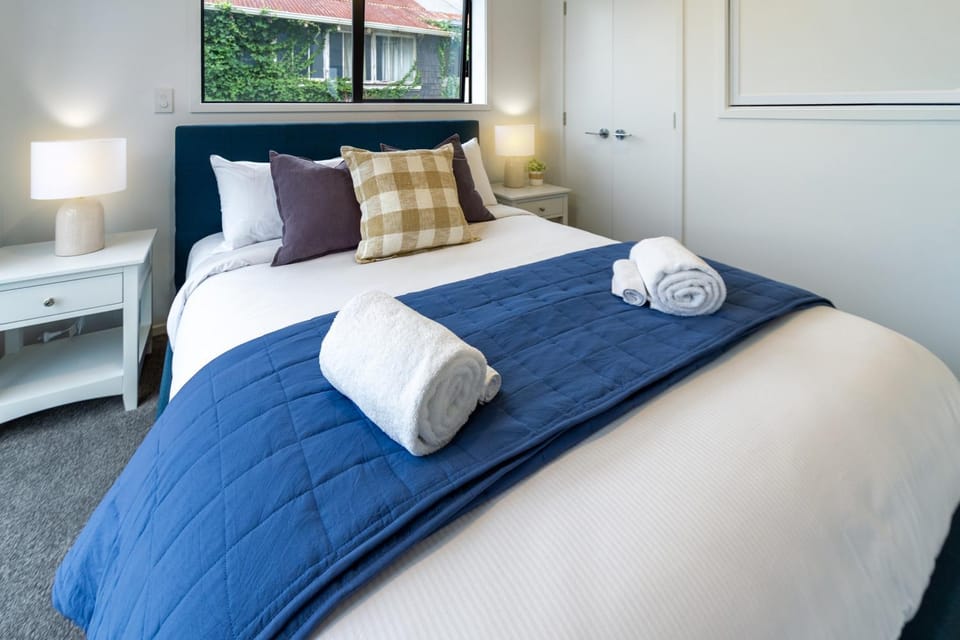 Bed, Photo of the whole room, Bedroom, towels, wardrobe