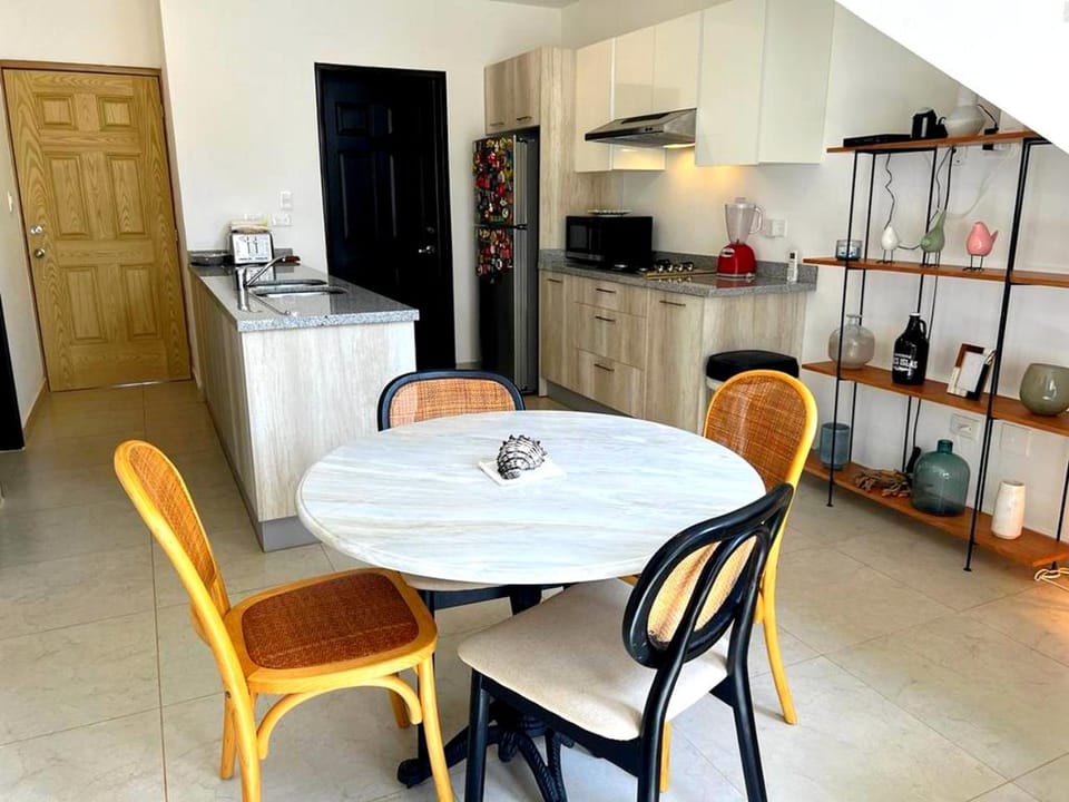 Kitchen or kitchenette, Dining area, kitchen