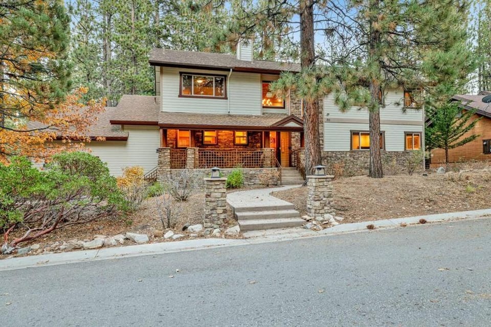 The Spa at Winterset- Incredible Resort Estate Chalet- Indoor Hot Tub- Games House in Big Bear