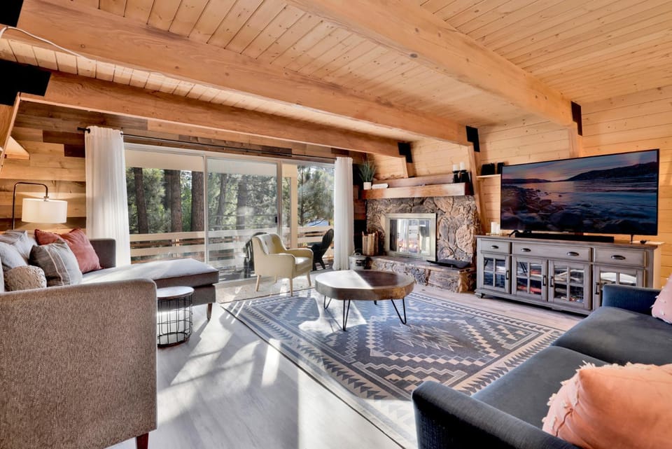 Fox n Bears Retreat by Big Bear Vacations Ultra Modern Gambrel Chalet Mins To Activities House in Big Bear