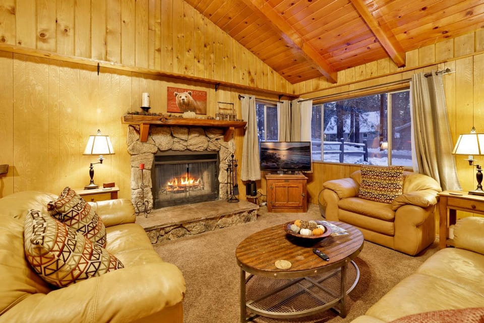 Pine Cone Cottage by Big Bear Vacations Adorable Walk To Lake Furnished Chalet House in Big Bear