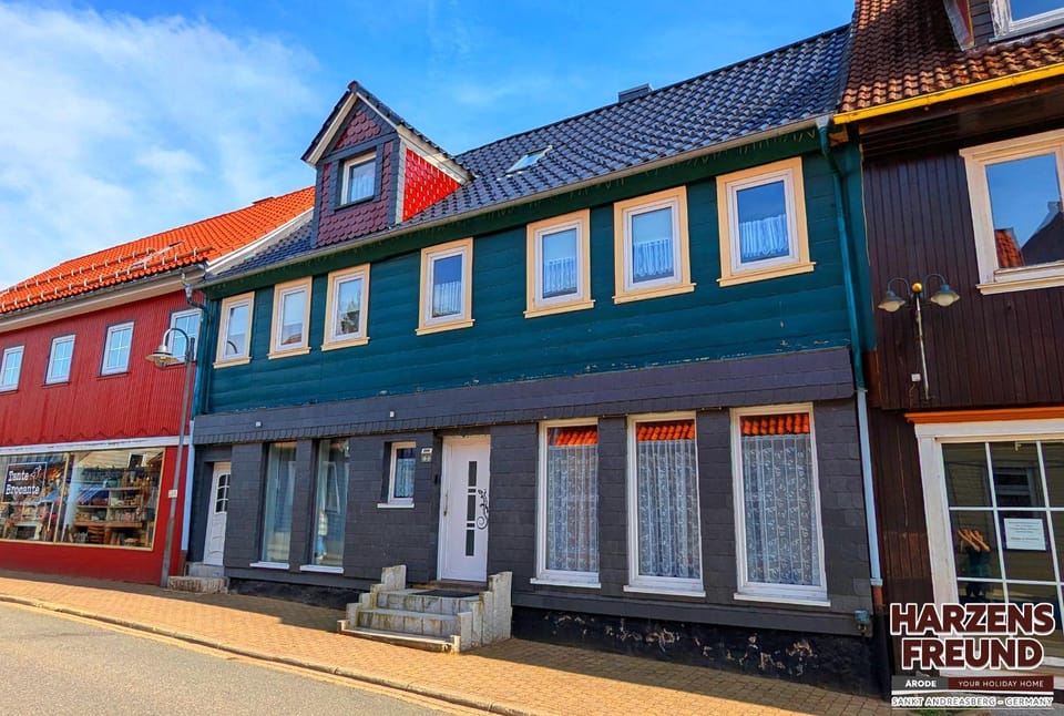 Property building, Day, Location
