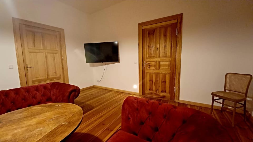 Communal lounge/ TV room, TV and multimedia, Living room, Seating area, Evening entertainment
