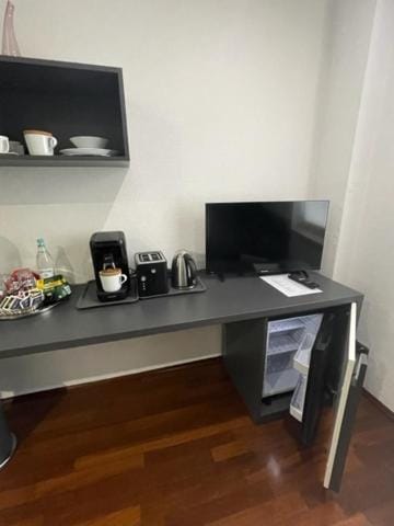 TV and multimedia, Coffee/tea facilities, minibar