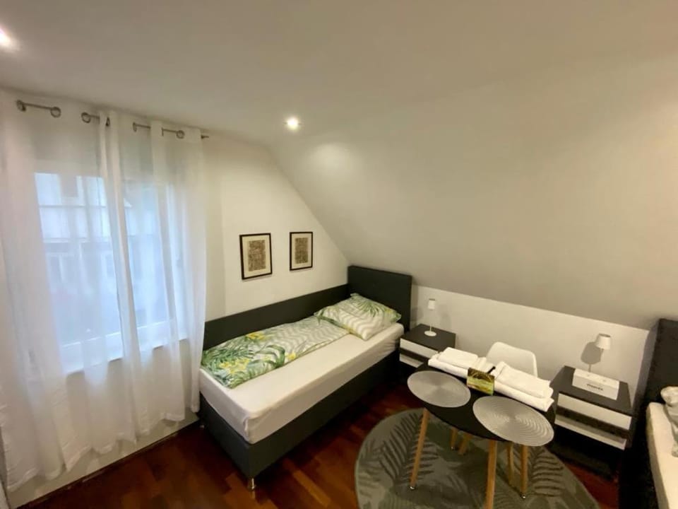Bed, Photo of the whole room, Seating area, Bedroom