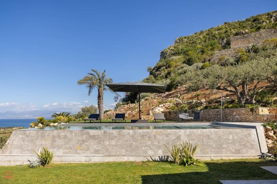 Garden view, Sea view