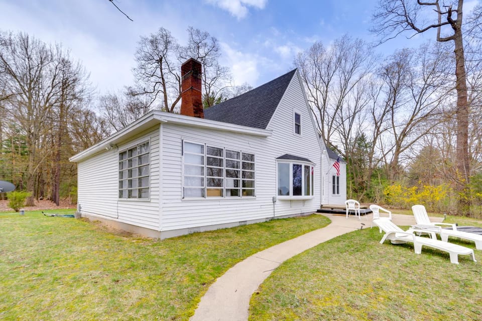 Grand Junction Lake Home: 13 Mi to South Haven! House in Michigan