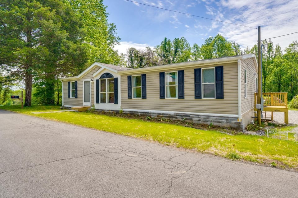 Tennessee Vacation Rental about 2 Mi to Windrock Park! House in Oak Ridge