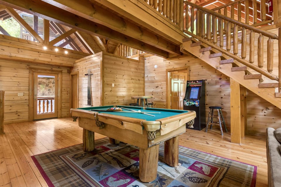 Billiard, Game Room