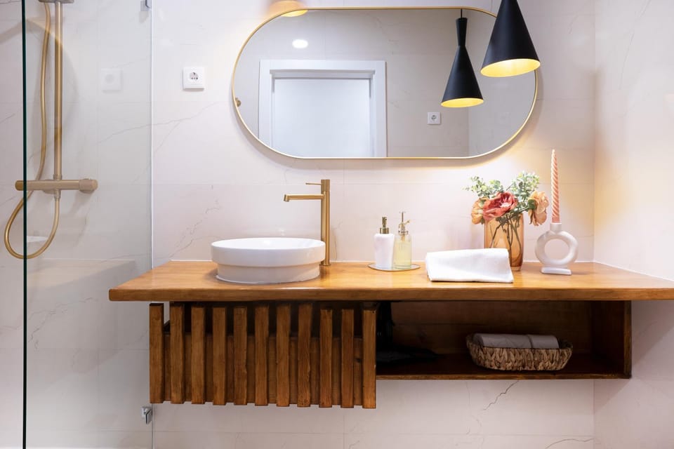 Bathroom, towels