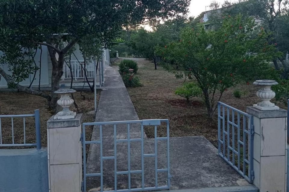 Location, children, Family