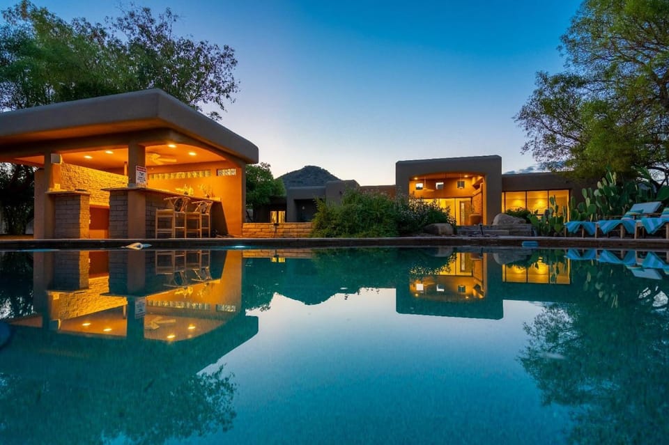 Property building, Day, Pool view, Swimming pool, sunbed