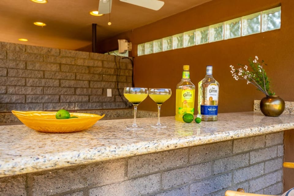 Lounge or bar, Food and drinks, Drinks