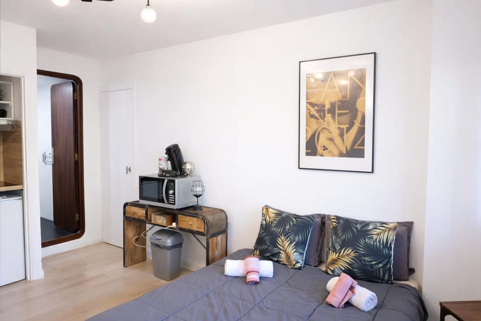 Cannes Cosy l Studio Climatisé l Plages l Gare Apartment in Cannes
