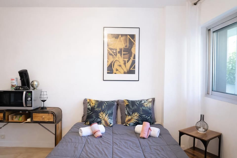 Cannes Cosy l Studio Climatisé l Plages l Gare Apartment in Cannes