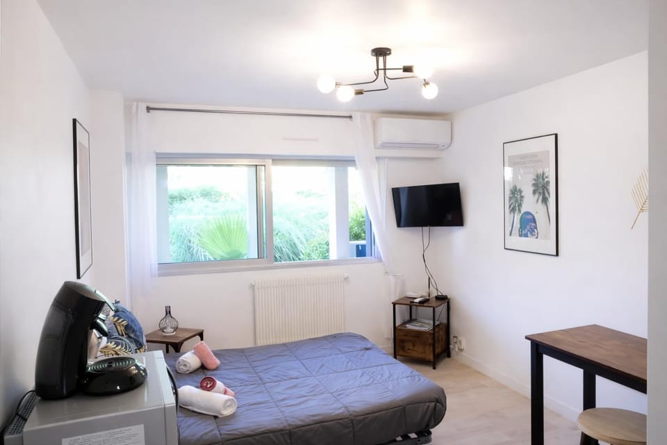 Cannes Cosy l Studio Climatisé l Plages l Gare Apartment in Cannes