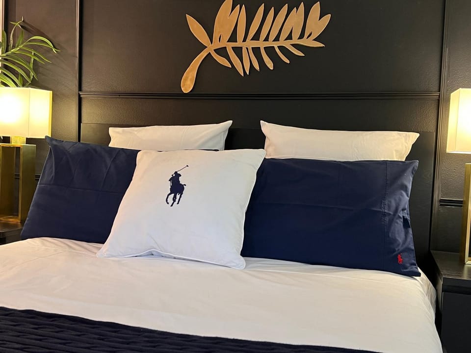 Bed, VIP