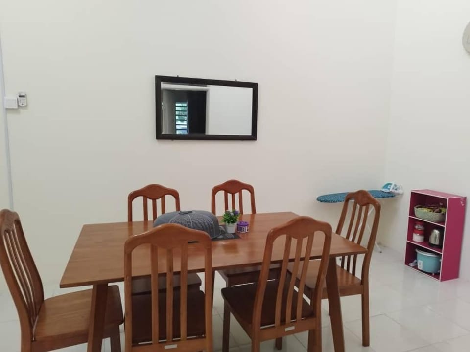 Homestay Mohamad & Delisha Tapah -Pool House in Perak