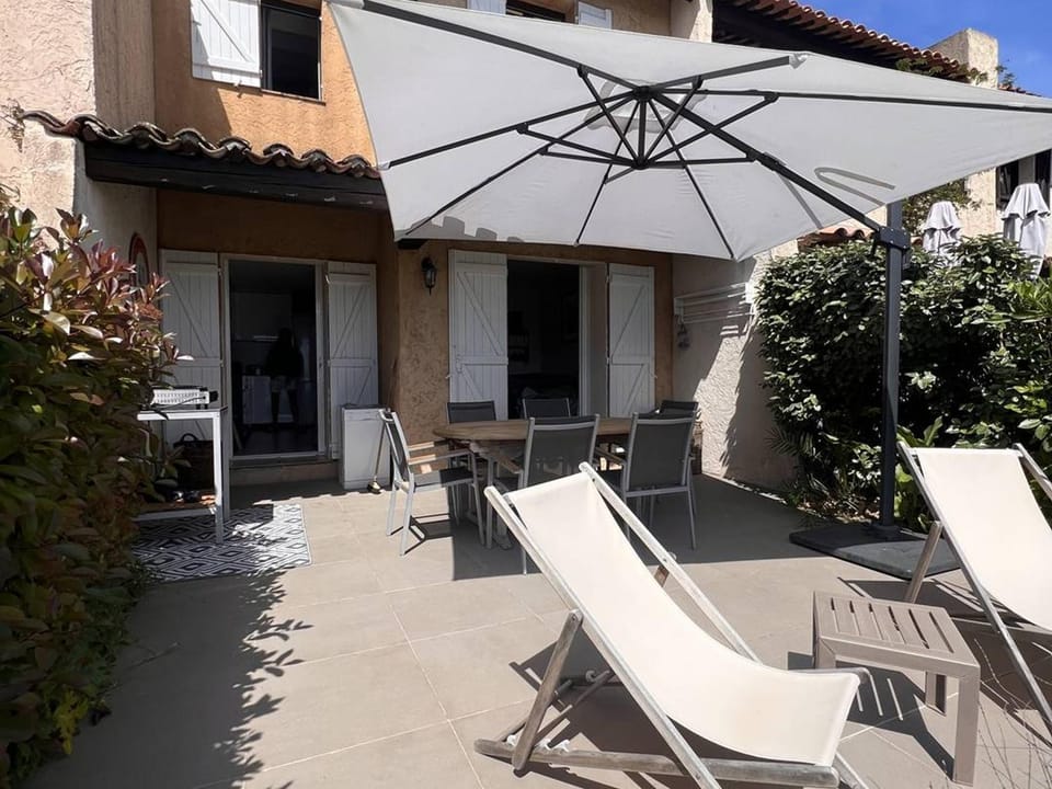 Mas 2 chambres avec piscine, tennis, parking et wifi House in La Croix-Valmer