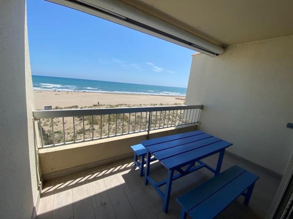Studio pied dans l'eau, grand frigo, lave-vaisselle, lave-linge, parking privé - FR-1-326-787 Apartment in Marseillan