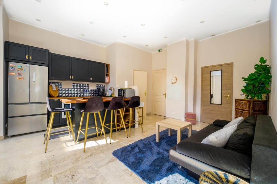 Cannes Center Apartment 5 min Palais AC Bright Apartment in Cannes