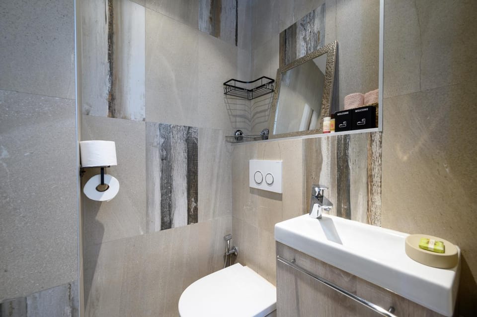 Cannes Center Apartment 5 min Palais AC Bright Apartment in Cannes