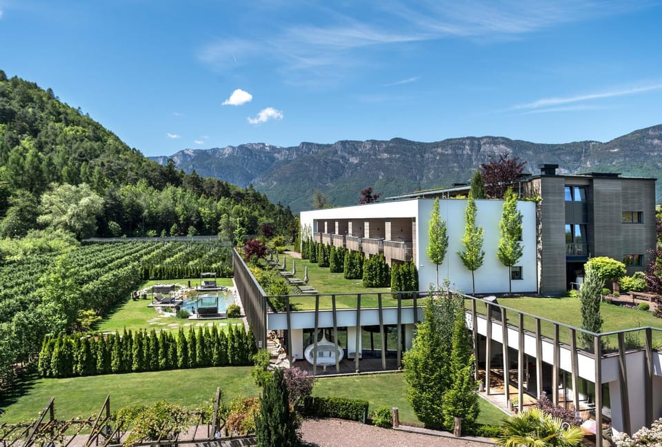 Property building, Natural landscape, Garden, Garden view, Mountain view